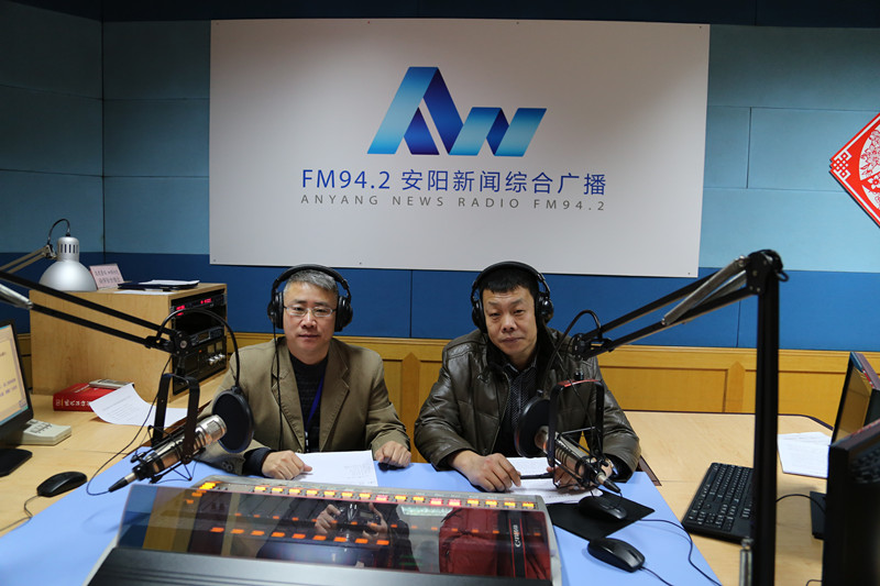 益和熱力公司董事長、總經(jīng)理楊永峰在我市網(wǎng)上市民之家與廣大用戶群眾及網(wǎng)友進行了在線交流溝通